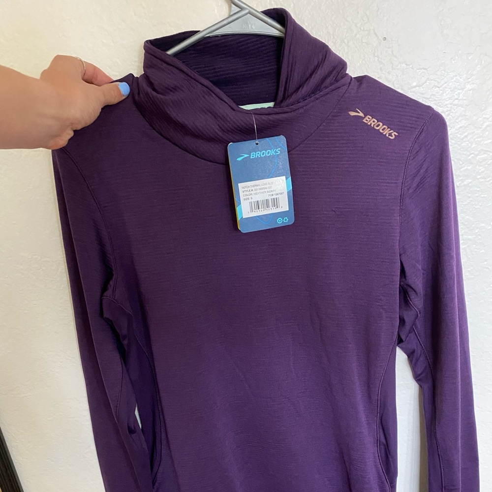 Brooks running long sleeve woman’s size Small